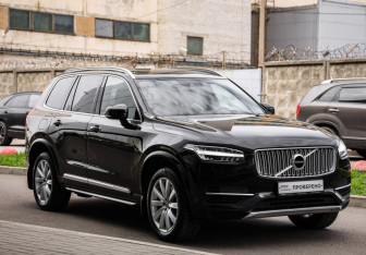 Подержанный автомобиль Volvo XC90 2015 года (5 фото)