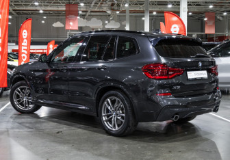 Подержанный автомобиль BMW X3 2021 года (10 фото)