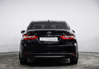 Подержанный автомобиль Toyota Camry Sedan 2018 года (6 фото)