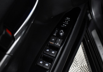 Подержанный автомобиль Toyota Camry Sedan 2018 года (10 фото)