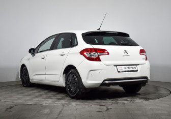 Подержанный автомобиль Citroen C4 Hatchback 2011 года (7 фото)