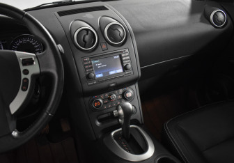Подержанный автомобиль Nissan Qashqai 2012 года (20 фото)