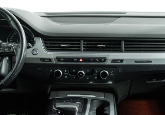 Подержанный автомобиль Audi Q7 2018 года (14 фото)