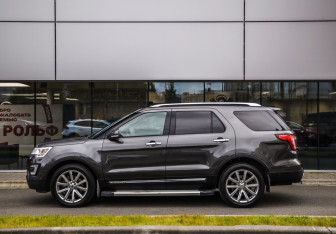 Подержанный автомобиль Ford Explorer 2017 года (9 фото)