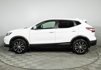Подержанный автомобиль Nissan Qashqai 2017 года (8 фото)