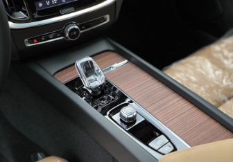 Подержанный автомобиль Volvo V60 Cross Country 2023 года (14 фото)