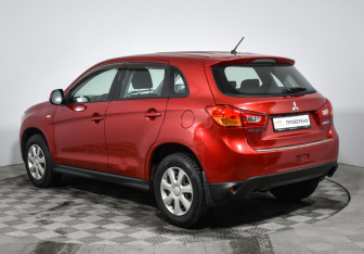 Подержанный автомобиль Mitsubishi ASX 2013 года (7 фото)