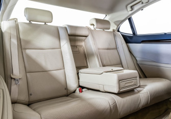 Подержанный автомобиль Lexus ES 2013 года (27 фото)