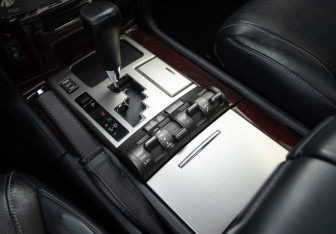 Подержанный автомобиль Lexus LX 2014 года (30 фото)