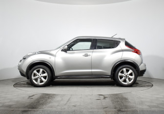 Подержанный автомобиль Nissan Juke 2012 года (8 фото)