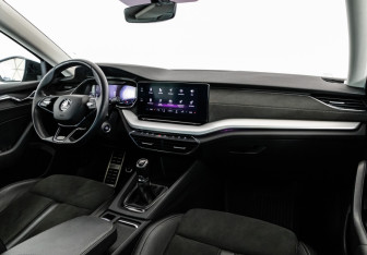 Подержанный автомобиль Skoda Octavia Liftback 2021 года (10 фото)