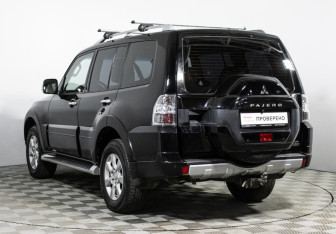 Подержанный автомобиль Mitsubishi Pajero 2017 года (7 фото)