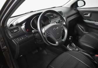 Подержанный автомобиль Kia Rio Sedan 2016 года (9 фото)