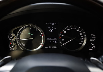 Подержанный автомобиль Lexus LX 2016 года (12 фото)