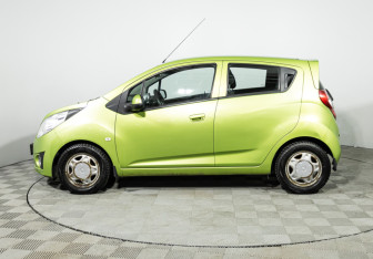 Подержанный автомобиль Chevrolet Spark 2012 года (8 фото)