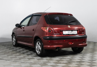 Подержанный автомобиль Peugeot 206 Hatchback 2004 года (7 фото)