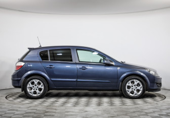 Подержанный автомобиль Opel Astra Hatchback 2006 года (4 фото)