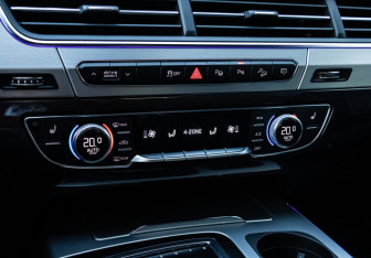 Подержанный автомобиль Audi Q7 2018 года (31 фото)