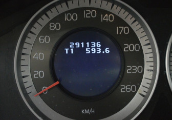 Подержанный автомобиль Volvo XC60 2012 года (17 фото)
