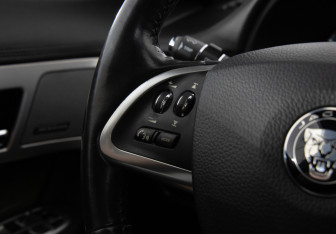 Подержанный автомобиль Jaguar XF Sedan 2014 года (17 фото)