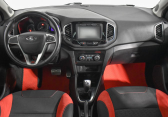 Подержанный автомобиль LADA (ВАЗ) XRAY 2016 года (13 фото)