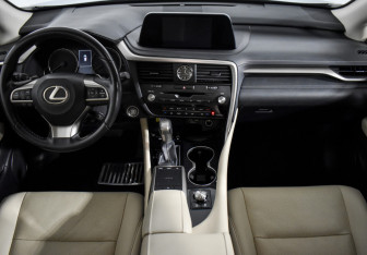 Подержанный автомобиль Lexus RX 2020 года (17 фото)