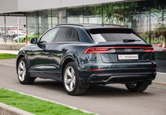 Подержанный автомобиль Audi Q8 2019 года (7 фото)