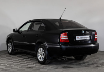 Подержанный автомобиль Skoda Octavia Liftback 2003 года (7 фото)
