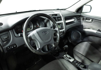 Подержанный автомобиль Kia Sportage 2009 года (11 фото)