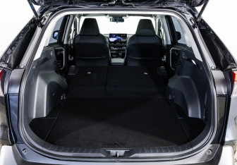 Подержанный автомобиль Toyota RAV4 2023 года (28 фото)