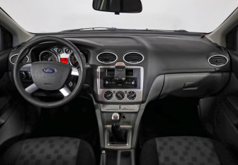 Подержанный автомобиль Ford Focus Sedan 2009 года (9 фото)