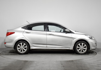 Подержанный автомобиль Hyundai Solaris Sedan 2012 года (4 фото)