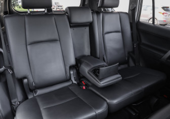 Подержанный автомобиль Toyota Land Cruiser Prado 2017 года (30 фото)