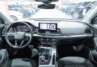 Подержанный автомобиль Audi Q5 2019 года (16 фото)