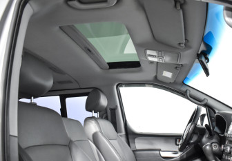 Подержанный автомобиль Hyundai Grand Starex 2010 года (19 фото)