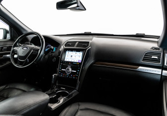 Подержанный автомобиль Ford Explorer 2017 года (9 фото)
