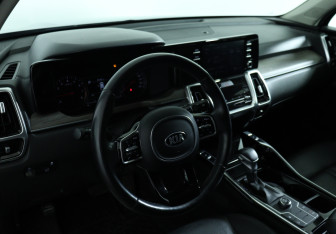 Подержанный автомобиль Kia Sorento 2021 года (12 фото)