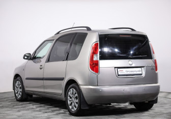 Подержанный автомобиль Skoda Roomster 2008 года (7 фото)