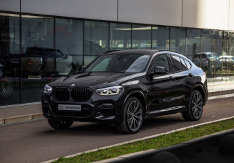 Подержанный автомобиль BMW X4 2021 года (4 фото)