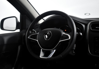 Подержанный автомобиль Renault Sandero 2021 года (15 фото)