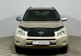 Подержанный автомобиль Toyota RAV4 2008 года (3 фото)