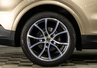 Подержанный автомобиль Porsche Cayenne 2019 года (19 фото)