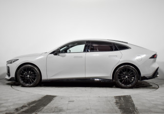 Подержанный автомобиль Changan UNI-V 2023 года (8 фото)