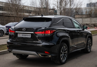 Подержанный автомобиль Lexus RX 2021 года (6 фото)