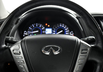 Подержанный автомобиль Infiniti QX80 2018 года (20 фото)