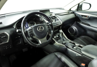 Подержанный автомобиль Lexus NX 2017 года (11 фото)