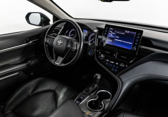 Подержанный автомобиль Toyota Camry Sedan 2021 года (15 фото)