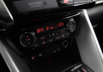 Подержанный автомобиль Mitsubishi Eclipse Cross 2019 года (18 фото)