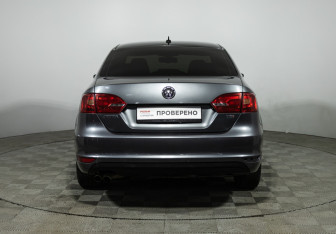 Подержанный автомобиль Volkswagen Jetta Sedan 2011 года (6 фото)