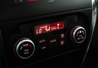 Подержанный автомобиль Suzuki SX4 Hatchback 2012 года (15 фото)